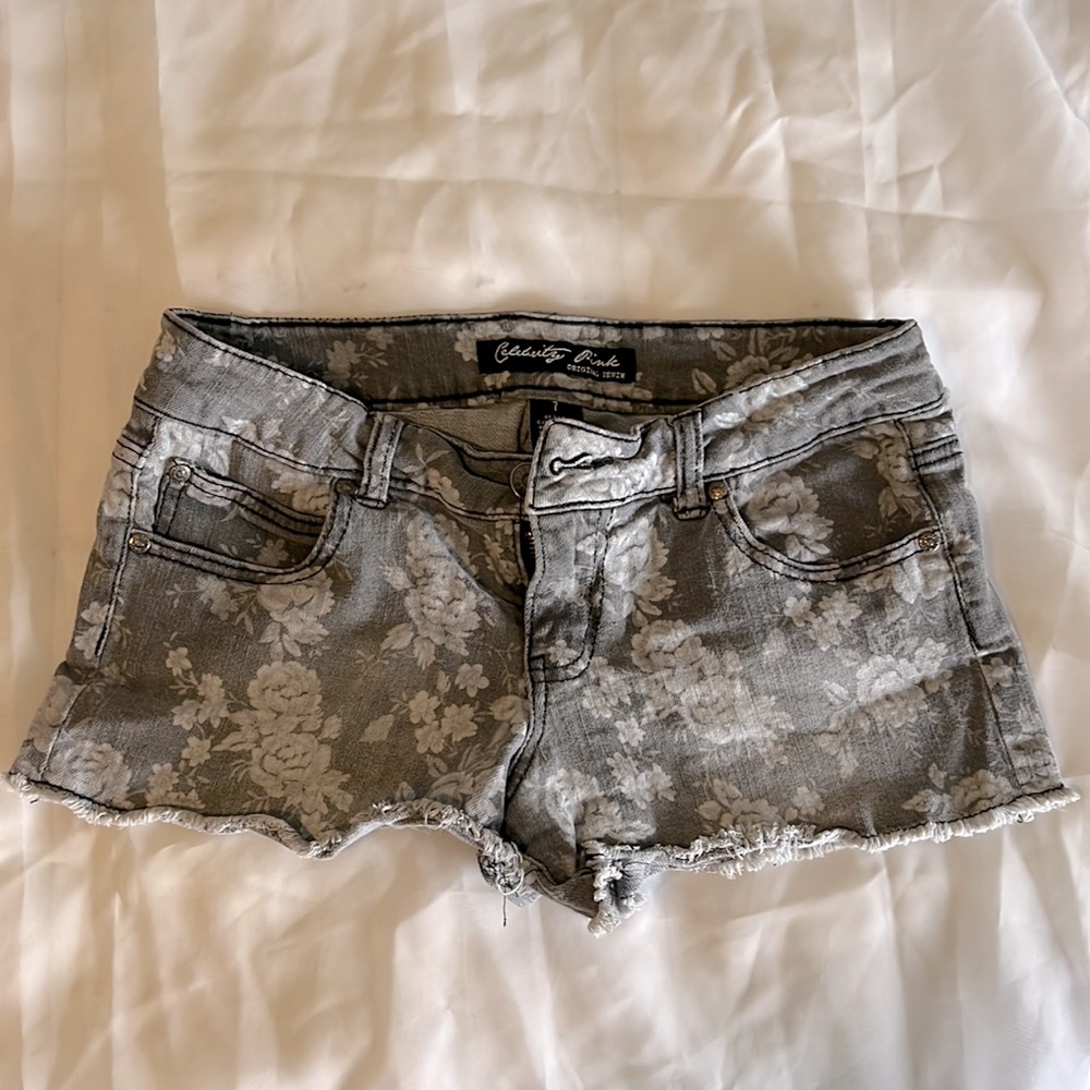 Gray rose print denim shorts (7)